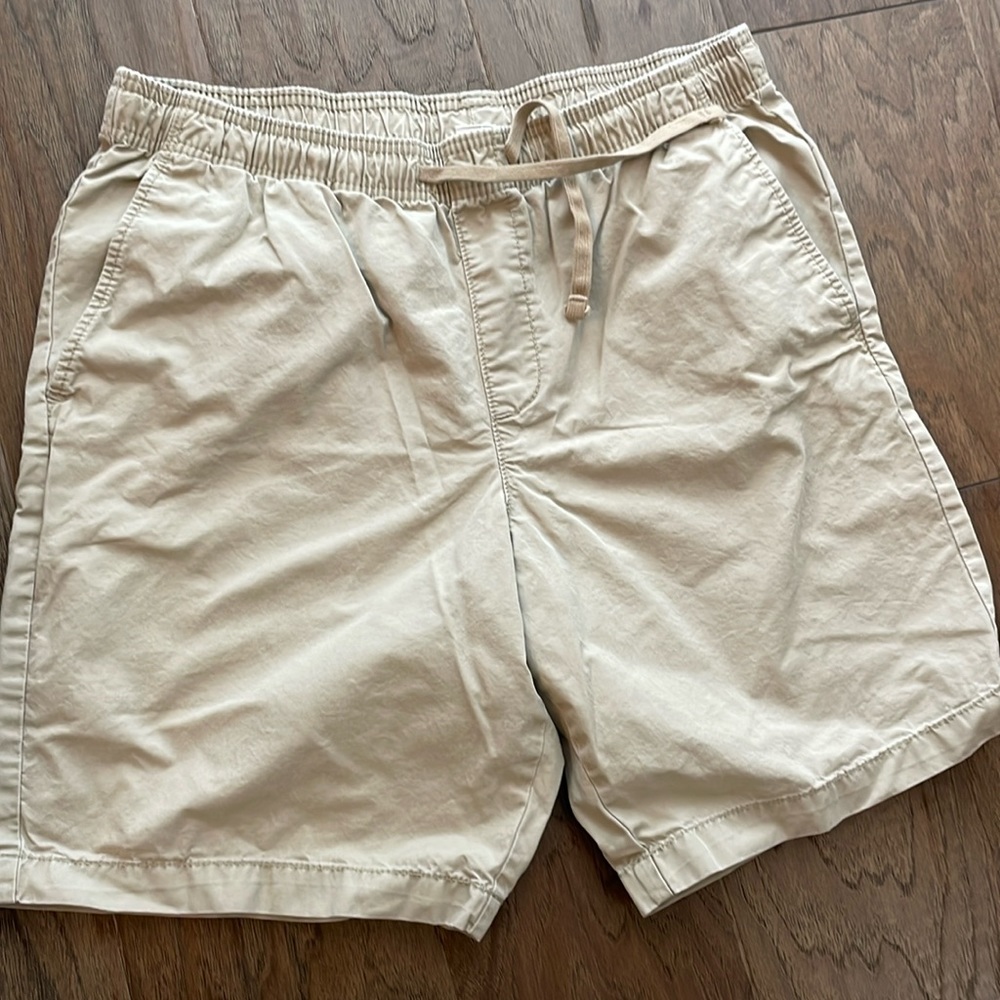 gap khakhi shorts